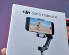 De retailverpakking van de Osmo Mobile 8 behoudt het eenvoudige ontwerp van eerdere DJI smartphone cameragimbals. (Afbeeldingsbron: Camera Joint)
