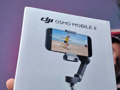 De retailverpakking van de Osmo Mobile 8 behoudt het eenvoudige ontwerp van eerdere DJI smartphone cameragimbals. (Afbeeldingsbron: Camera Joint)