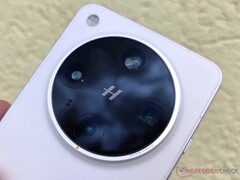 De opvolger van de Oppo Find X8 Ultra (foto) zou volgens de geruchten dubbele 200 MP sensoren hebben. (Afbeeldingsbron: Notebookcheck)