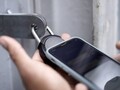 Het ProximiKey hangslot maakt gebruik van NFC-technologie in smartphones. (Afbeelding bron: ProximiKey)