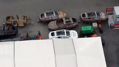 Tesla heeft een aantal intrigerende nieuwe carrosserieframes verspreid over de fabriek in Fremont. (Afbeeldingsbron: TslaChan/X)