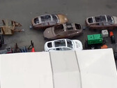 Tesla heeft een aantal intrigerende nieuwe carrosserieframes verspreid over de fabriek in Fremont. (Afbeeldingsbron: TslaChan/X)
