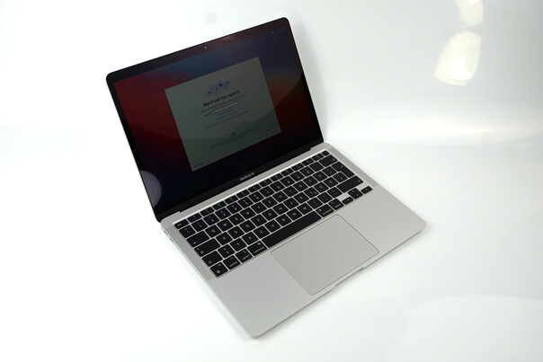 De op M1 gebaseerde MacBook Air viert in november zijn derde verjaardag (bron: Notebookcheck)