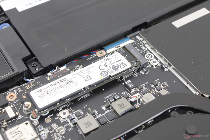 Primaire M.2 PCIe4 x4 SSD zonder hitteverspreider inbegrepen