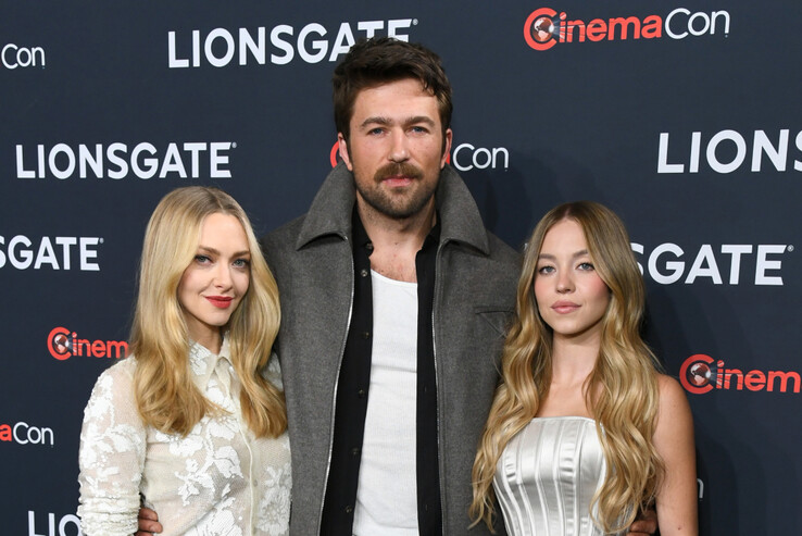 Ontmoet de gezichten achter de spanning. Sydney Sweeney als Millie, Amanda Seyfried als Nina en Brandon Sklenar als Andrew - een trio klaar om een web van geheimen te ontrafelen in The Housemaid