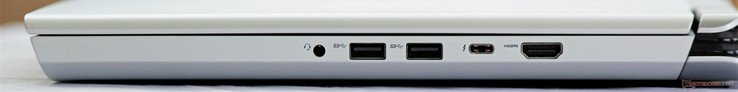 Rechterkant: koptelefoon poort, 2x USB 3.0, Thunderbolt 3, HDMI 1.4