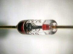 Siliconen diode close-up (Bron: Wikipedia)