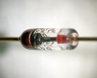 Siliconen diode close-up (Bron: Wikipedia)