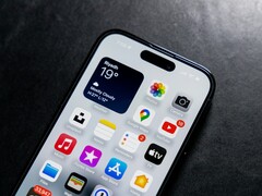 Volgens een leaker heeft de iPhone 18-serie geen FaceID en camera onder het scherm. (Afbeeldingsbron: Omar Al-Ghosson via Unsplash)