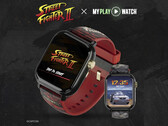 Street Fighter II: My Play Watch-gaminghorloge met een rode band, goudkleurige details en een tweede horlogedisplay, tegen een donkere achtergrond met textuur.