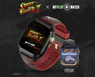 Street Fighter II: My Play Watch-gaminghorloge met een rode band, goudkleurige details en een tweede horlogedisplay, tegen een donkere achtergrond met textuur.