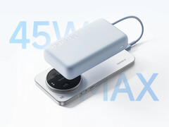 De nieuwe 45 W-powerbank van Xiaomi laadt een Xiaomi 17 Ultra op.