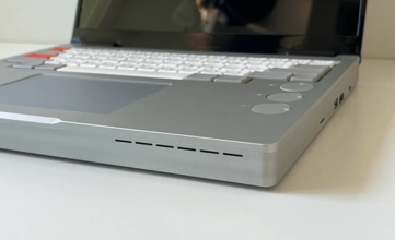 Het is niet verrassend dat de Framework Laptop 13 iets dikker is geworden. (Afbeeldingsbron: Flurples op Reddit)