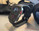 De Huawei Watch Fit 4 Pro kost €279 in de EU. Afgebeeld: de smartwatch in het zwart. (Afbeelding bron: Notebookcheck)