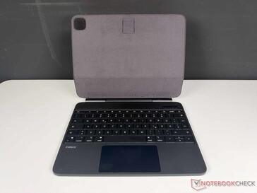 Inateck NeoMagic zonder iPad, uitgevouwen en vanaf de voorkant bekeken...