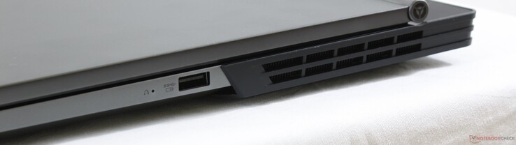 Rechterkant: Lenovo reset knop, USB 3.0