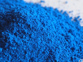De natrium-ioncellen gebruiken Pruisisch blauw elektrodemateriaal (Afbeeldingsbron: Natron)