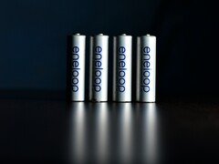 Een afbeelding van vier AA-batterijcellen