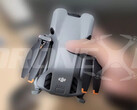 De DJI Mini 5 Pro zal naar verwachting minder dan 250 g wegen, ondanks de verschillende hardware-upgrades waarover geruchten de ronde doen. (Afbeeldingsbron: via DroneXL)
