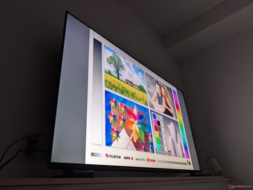 Geen regenboogeffect vanuit extreme kijkhoeken, maar grijstinten worden lichter en kleuren gaan nog steeds achteruit als je van opzij kijkt