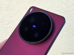Vivo wordt getipt om twee van de hier getoonde camera's van de X200 Ultra te vervangen. (Afbeeldingsbron: Notebookcheck)