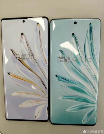 Honor 70 en 70 Pro-toestellen worden uitgestald en vergeleken in een gewone winkel. (Bron: Machine Wang Tengxiao via Weibo)