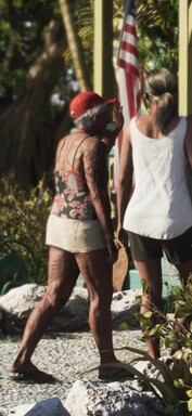 De huid van deze oudere vrouw vertoont duidelijke tekenen van langdurige blootstelling aan de zon (ingezette screenshot uit GTA 6).