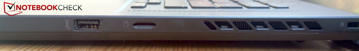 Rechts: USB-A 3.2 Gen2, microSD-kaartlezer, Kensington-slot