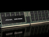 De DDR5 RDIMM-geheugenmodule van Micron. De nieuwe 512 GB-versie van het bedrijf zou tot 12 TB RAM in één enkele server mogelijk kunnen maken.