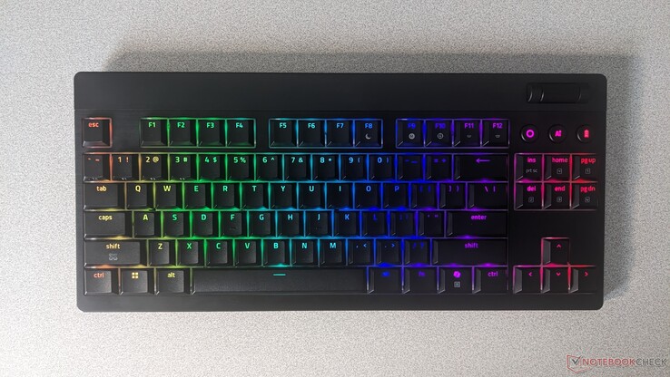BlackWidow V4 HyperSpeed TKL met regenboog RGB-effecten