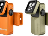De Olight Oclip 2 Pro (L) en Oclip 2 Ultra (R) zijn voorzien van kantelbare koppen en draaibare clips voor een gemakkelijke richtbaarheid van de lamp.