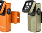 De Olight Oclip 2 Pro (L) en Oclip 2 Ultra (R) zijn voorzien van kantelbare koppen en draaibare clips voor een gemakkelijke richtbaarheid van de lamp.