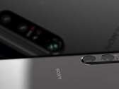 De Sony Xperia 1 V komt naar verwachting met vooral grotere camerasensoren dan zijn voorganger. (Beeldbron: @OnLeaks/Sony - bewerkt)