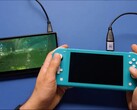 Een gemodificeerde Nintendo Switch Lite stuurt gameplay via HDMI naar een extern beeldscherm (Afbeeldingsbron: Taki II via YouTube)