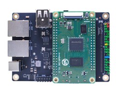 CM1: Nieuw ontwikkelbord, hier met een interfacebord. (Afbeeldingsbron: ArmSoM)