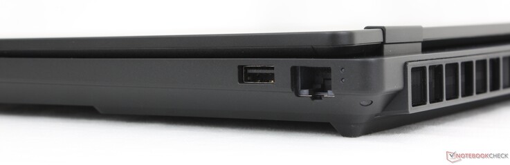 Rechts: USB-A (10 Gbps), RJ-45 (1 Gbps)