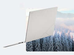 Asus lanceert de 2026 Zenbook 16 Air met helder OLED en Ryzen AI 9 H 465. Afgebeeld: een promofoto die de achterkant van de laptop toont. (Afbeeldingsbron: Asus - bewerkt)