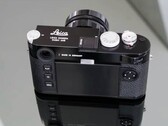 De M11 van Leica zal volgens de geruchten in een beperkte oplage met zilveren knoppen op de markt komen (Afb. bron: LeicaRumors)