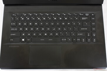 Het toetsenbord en clickpad zijn identiek aan de GE66, zowel qua gevoel als afmetingen