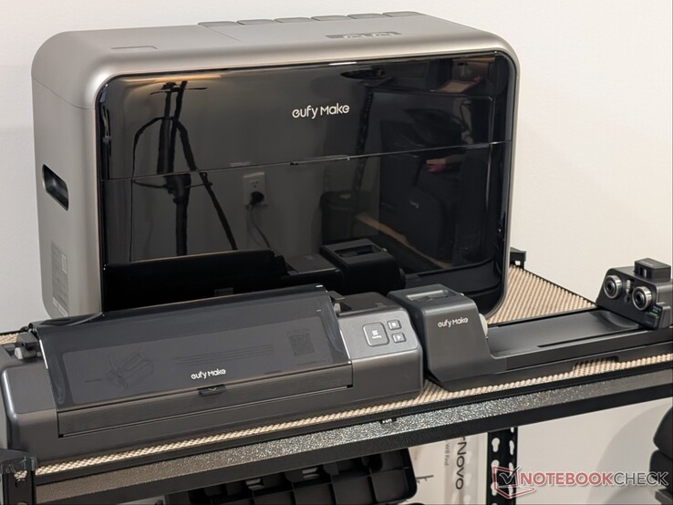 eufyMake E1 met laminator en roterend accessoire.