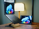 Microsofts Surface Laptop 7 en Surface Pro 11, hier afgebeeld, blijven tot later dit jaar verkrijgbaar met Snapdragon X-processors.