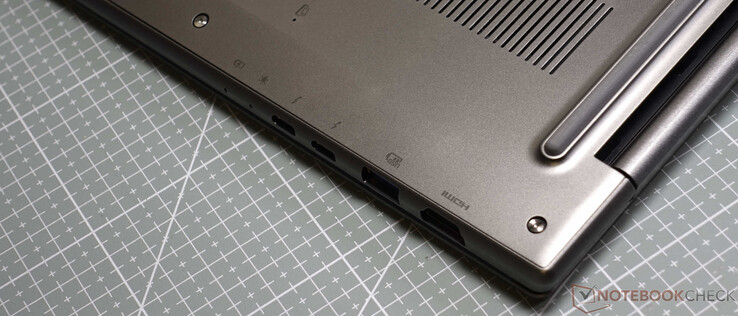 Linkerkant: 2 x Thunderbolt, USB-3-A, HDMI 