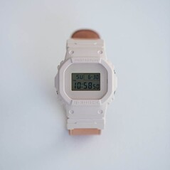 De Casio x Hender Scheme collab uit 2017 - de DW-5600HS-4JF. (Afbeelding bron: Elite Timepiece HK - Hong Kong)
