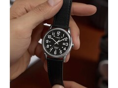 De Timex TW2Y12800JQ wordt geleverd met een zilverkleurige kast van 38 mm.