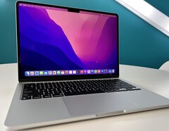 De nieuwste MacBook Air in zijn zilveren kleuroptie. (Afbeelding bron: via @VNchocoTaco)