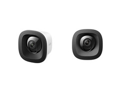 Een herbruikbare kleefpad houdt het tegen de binnenkant van het glas, en met een draaiknop aan de achterkant kan de lens tot 25 graden naar beneden worden gekanteld