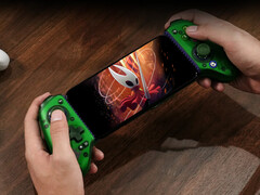 Onofficiële Hollow: Knight Silksong mobiele port is bijgewerkt naar versie 1.0.5b. Afgebeeld: het spel draait op een telefoon. (Afbeeldingsbron: GameSir - bewerkt)