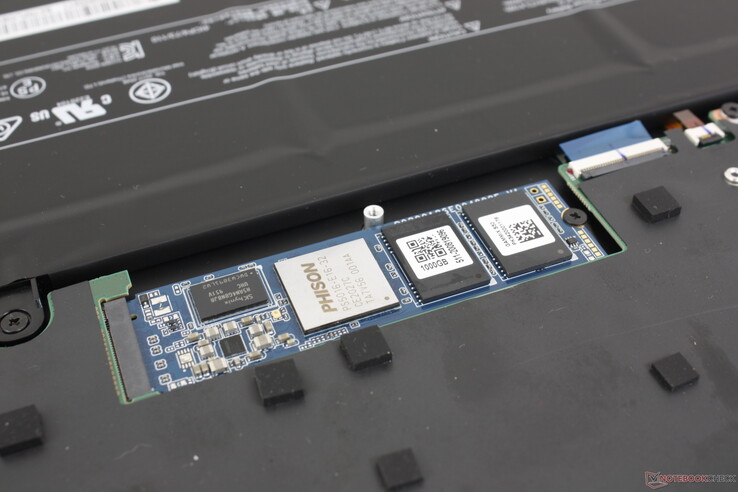 Verwijderbare M.2 2280 PCIe 4.0 SSD. Het systeem ondersteunt slechts één interne schijf