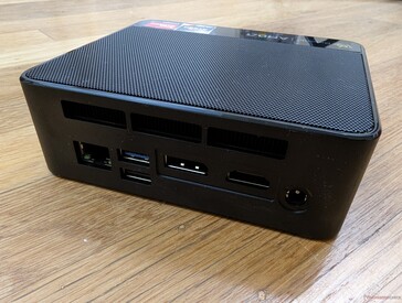 Achterzijde: Gigabit RJ-45, USB-A 3.2, USB-A 2.0, DisplayPort 1.4, HDMI 2.0