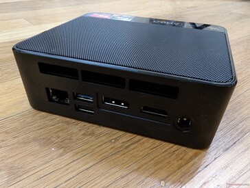 Achterzijde: Gigabit RJ-45, USB-A 3.2, USB-A 2.0, DisplayPort 1.4, HDMI 2.0